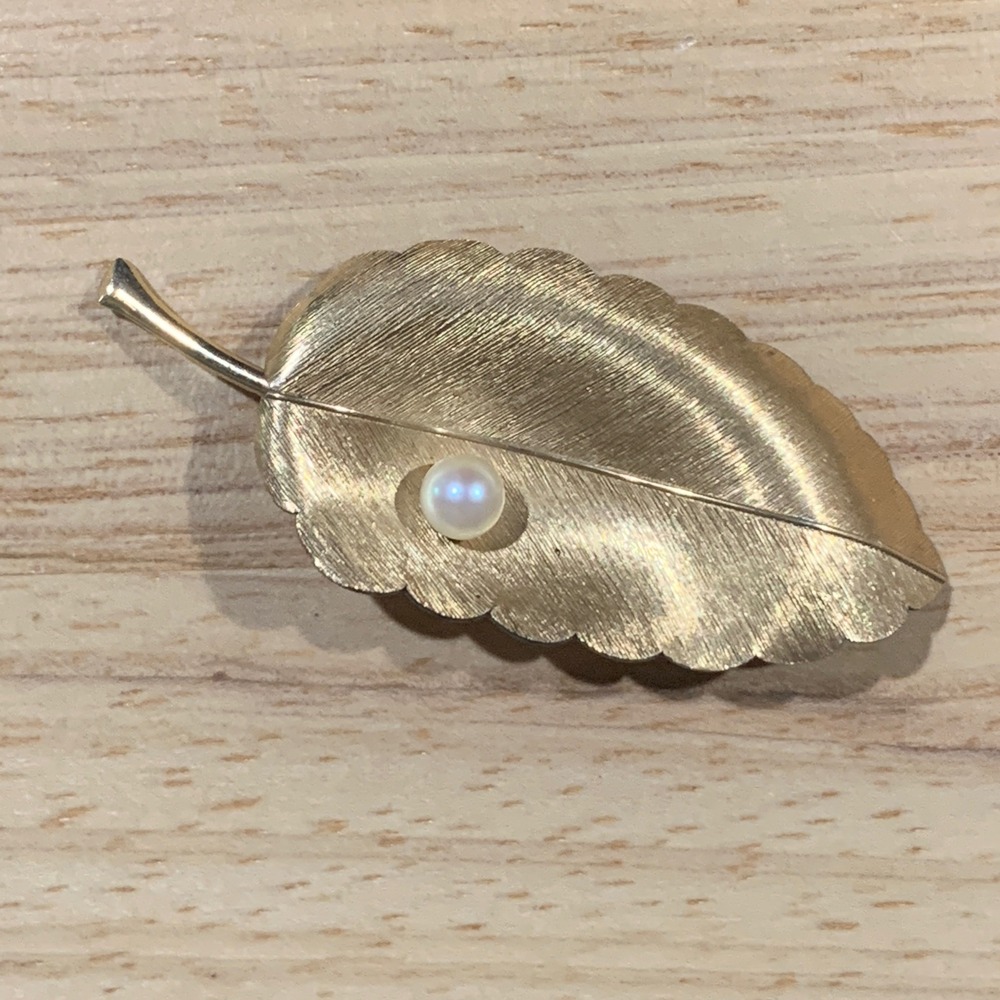 Large Leaf Brooch Women Gold Tone Faux Pearl Textured Pin Nature Jewelry